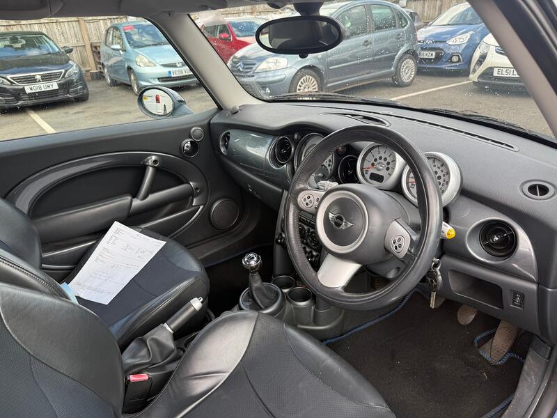 MINI HATCH