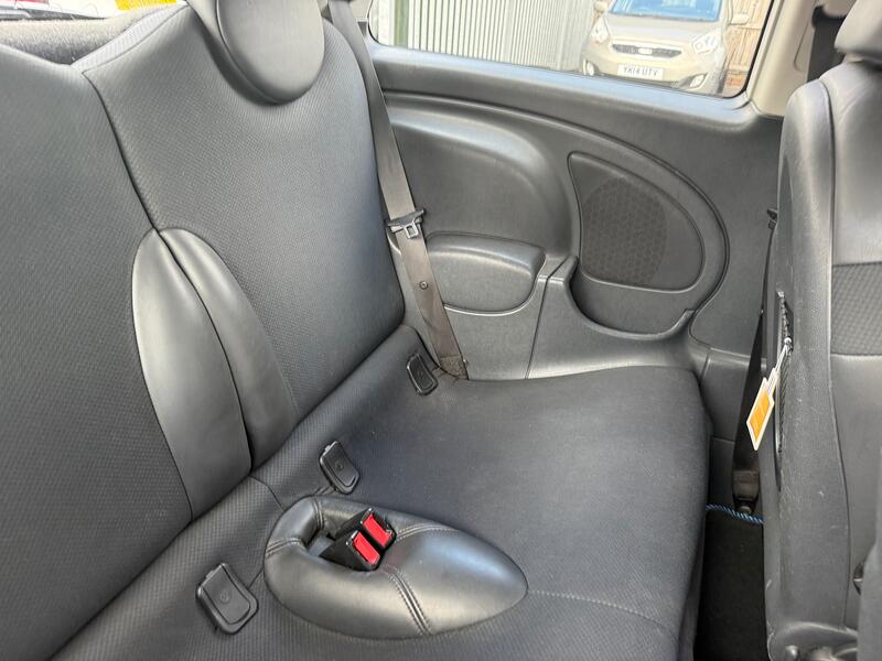 MINI HATCH